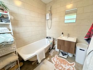 Cartlodge Avenue- click for photo gallery